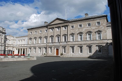 Leinster House w Dublinie w Irlandii, siedziba irlandzkiego parlamentu. (Zdjcie: Jean Housen/Wikimedia Commons)
