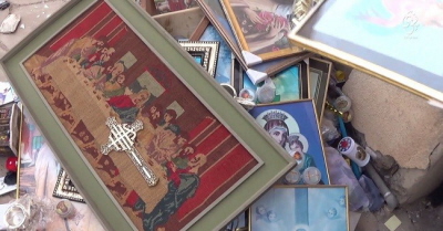 Chrzecijaskie obiekty religijne, przeznaczone do zniszczenia, na filmie wideo ISIS 