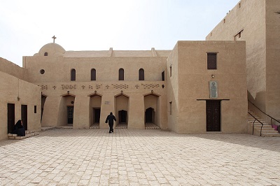 Staroytny klasztor w. Samuela w Minja w Egipcie (Zdjcie: Roland Unger/Wikimedia Commons)