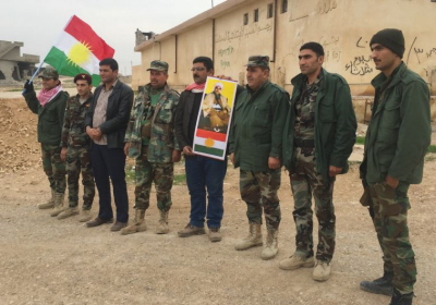 Kurdyjscy zwolennicy partii PDK z Rojava w Syrii, sucy w jednostce peszmergi regionalnego rzdu Kurdystanu w Iraku. YPG w Syrii nie pozwala jednostkom PDK na dziaanie tam, co jest jednym z wielu przykadów tego, jak podziay polityczne istniej w cieniu poparcia dla niepodlegoci. (zdjcie: SETH J. FRANTZMAN)