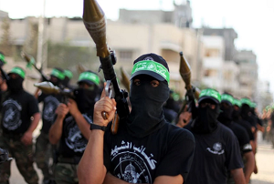<span> Prezydent USA Joe Biden wydaje się bardziej zaniepokojony planem izraelskiego rządu dotyczącym reformy sądownictwa niż rosnącym poparciem Palestyńczyków dla terroryzmu przeciwko Izraelowi i groźbami zniszczenia Izraela i zabicia jak największej liczby Żydów. Na zdjęciu: członkowie palestyńskiej grupy terrorystycznej Hamas. (Źródło zdjęcia: IDF)</span>