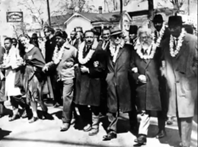 Abraham Joshua Heschel z Martinem Luther Kingiem. Zrzut z ekranu YouTube