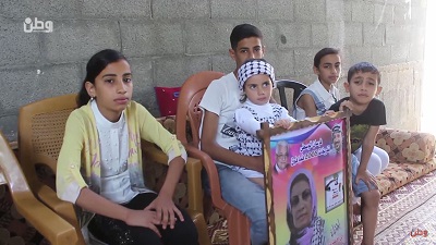 Dzieci Samah Abu Ghajjath apelują o jej zwolnienie w telewizji. (Zrzut z ekranu Wattan)