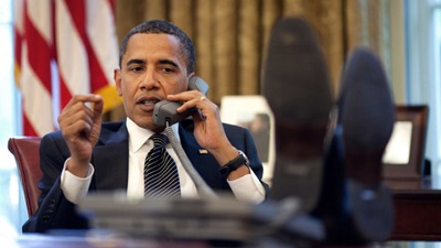 Prezydent Barack Obama rozmawia przez telefon izraelskim premierem Benjaminem Netanjahu 8 czerwca 2009r. Zdjcie: Pete Souza/White House.
