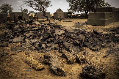 Na zdjciu: Sobame Da, gównie chrzecijaska wie w Mali, po ataku bandytów Fulani w czerwcu 2019 roku, w którym zmasakrowali 100 mczyzn, kobiet i dzieci. (zdjcie: United Nations/MINUSMA/Flickr)