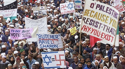 <span>Zwolennicy Palestyny maszerują w Cape Town w Południowej Afryce 21 sierpnia 2001 | Archiwum: Reuters</span>