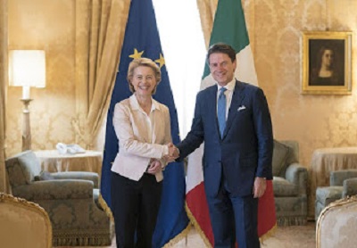 Woski premier Giuseppe Conte i przewodniczca Komisji Europejskiej, Ursula von der Leyen.Nie, oni nie skadaj sobie gratulacji za ich reakcje na COVID-19 