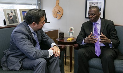 Biram Dah Abeid (po prawej) spotyka si z ambasadorem Keithem Harperem, Staym Przedstawicielem USA przy Radzie Praw Czowieka, 23 listopada 2016 r.(Zdjcie: US Mission Geneva)
