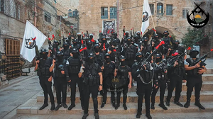 Jednym z powodów, dla których Autonomia Palestyska (AP) niechtnie rozprawia si z uzbrojonymi grupami terrorystycznymi, jest to, e oficjele AP wiedz, e terroryci ciesz si szerokim poparciem wród palestyskiej opinii publicznej. Na zdjciu: Terroryci z grupy Jaskinia Lwów, w Nablusie, wrzesie 2022 (ródo zdjcia: Jerusalem Center for Security and Foreign Affairs.)