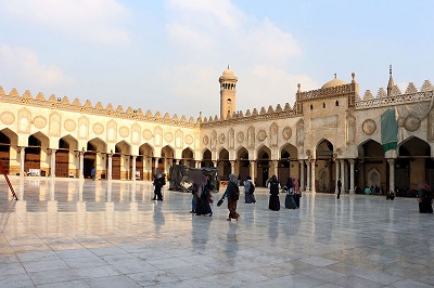W 2015 r. Uniwersytet Al Azhar w Kairze w Egipcie – prestiowa instytucja, która ksztaci uczonych islamskich gównego nurtu – odmówi potpienia ISIS jako nie-islamskiego. (Zdjcie: Sailko/Wikimedia Commons)