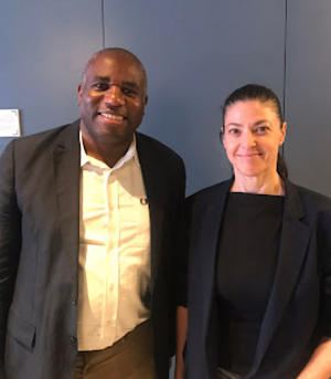Brytyjski minister spraw zagranicznych David Lammy odwiedzi Izrael dwa razy w cigu pierwszych 60 dni urzdowania, „aby zrozumie sytuacj na miejscu”<span>. Doszed do wniosku, e Izrael moe ama prawa wojenne w Strefie Gazy i zakaza eksportu niektórych rodzajów broni do pastwa ydowskiego. Oto on podczas poprzedniej wizyty w Izraelu, zorganizowanej w 2022 r. przez Labour Friends of Israel. Co za przyjaciel!</span>