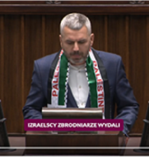 Pose Maciej Konieczny z partii „Razem” peroruje w polskim Sejmie o ydowskim ludobójstwie.