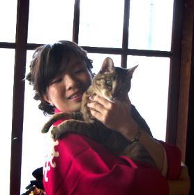 Zdjcie Saho Takagi i jej kota. Kto inny poza mionikiem kotów w ogóle zrobiby takie badanie?