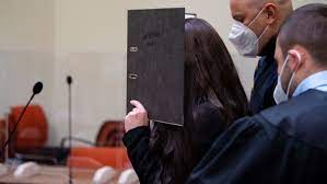 Jennifer W. zbrodniarka z ISIS w monachijskim sądzie. (Zdjęcie „Daily Beast”)