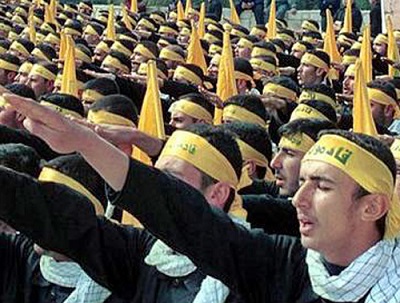 Zarówno Korpus Strażników Rewolucji Islamskiej jak i wszystkie tworzone przez Iran milicje posługują się nazistowskim salutem. Europa woli tego nie zauważać. Na zdjęciu bojownicy Hezbollahu. 