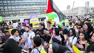 Arabska demonstracja w Tel Awiwie przeciw prawu o pastwiue narodowym.