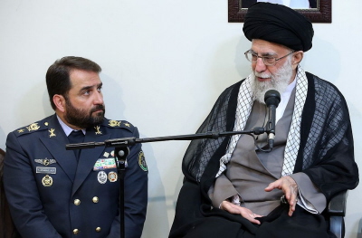 Od zaoenia reimu islamskiego spoeczno bahajów podlegaa systematycznemu przeladowaniu spoecznemu, ekonomicznemu, religijnemu i politycznemu. Zdjcie: Najwyszy przywódca Iranu, ajatollah Ali Chamenei. (Zdjcie: Khamenei.ir via Wikimedia Commons)