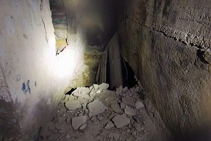 Wejście do tunelu terroru znalezione pod meczetem al-Ansar obozie uchodźców w Dżeninie, 4 lipca 2023. Zdjęcie: Rzecznik IDF.