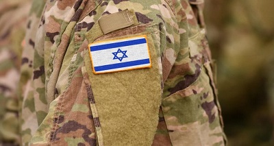 Izraelski mundur z przyszytą izraelswką flagą.