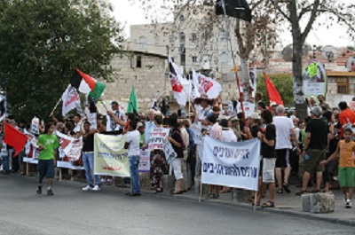 Demonstracja przeciwko potencjalnej eksmisji lokatorów odmawiajcych pacenia czynszu w dzielnicy Szejk Darrah w 2010 roku.
