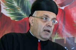 Władze Libanu oskarżają chrześcijańskiego maronickiego arcybiskupa Musę al-Hadża z powodu dostarczanie pieniędzy biednym i chorym w czasie, gdy Iran dostarcza – poprzez Hezbollah – pieniądze i broń do użycia w następnej wojnie przeciwko Izraelowi. Na zdjęciu: maronicki arcybiskup Musa al-Hadż.