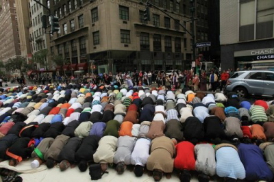 Muzumanie modlcy si w Nowym Jorku