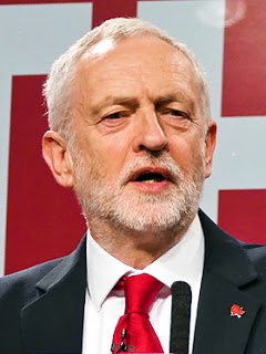 Jeremy_Corbyn_speaking_at_the_Labour_Party_General_Election_Launch_2017_cropped27 stycznia 2011, ówczesny pose z ramienia Labour Party, a obecnie przywódca tej partii Jeremy Corbyn zaproponowa, by nazw „Dzie Pamici o Holocaucie” zamieni na „Dzie Pamici o Ludobójstwie – Nigdy Wicej Dla Nikogo”.