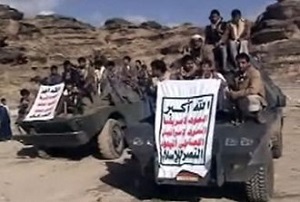 Dla wielu wahanie administracji Bidena przed ponownym uznaniem jemeńskiej milicji Huti za organizację terrorystyczną jest nie do pojęcia. Pytanie brzmi: dlaczego? Czy sytuacja w Jemenie stała się kwestią polityczną, a nie tylko humanitarną? Na zdjęciu: Ansar Allah, (Wojownicy Allaha, znani od nazwiska pierwszego przywódcy ruchu jako Huti.  (Zdjęcie: Wikipedia)
