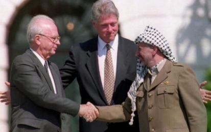 Za umiechem: Arafat wola pync bez koca rzek pienidzy.