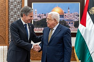 Sekretarz stanu USA Antony Blinken ciska do przywódcy Autonomii Palestyskiej Mahmudowi Abbasowi w Ramallah w styczniu 2023r. (Zdjcie: Wikipedia)