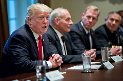 Donald Trump przemawia na spotkaniu z dowództwem wojskowym w padzierniku 2017 roku. Getty Images