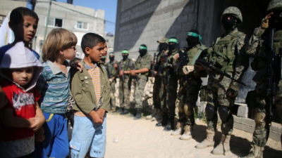 Strefa Gazy: trzyma si za rce i piewa Kumbaya?