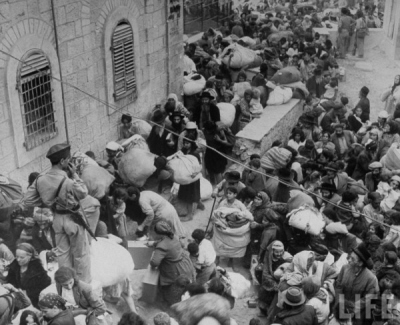 Deportacja ocalałych Żydów z Jerozolimy wschodniej w 1948 roku. (”Life”: John Phillips)  