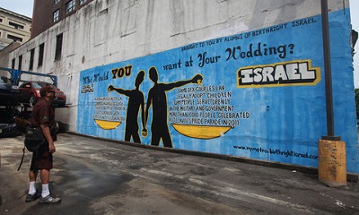 Mural w Nowym Jorku pokazujcy rónic midzy prawami gejów w Izraelu i w ssiadujcych z Izraelem arabskich krajach.