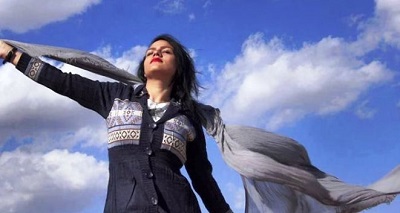 Dla kobiet w Iranie symbolem buntu jest odrzucenie zasony. (Zdjcie ze strony na FB \