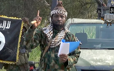 Abubakar Shekau, przywódca Boko Haram, mówi, e nie moe zosta zaaresztowany, poniewa wykonuje dzieo Boga i Bóg go osoni. Shekau, w pó godzinnym wideo odpowiada na zapowied ujcia go przez nigeryjsk armi i przysiga, e bdzie kontynuowa wojn przeciwko rzdowi. (Zdjcie: nigeryjski The Daily Times)