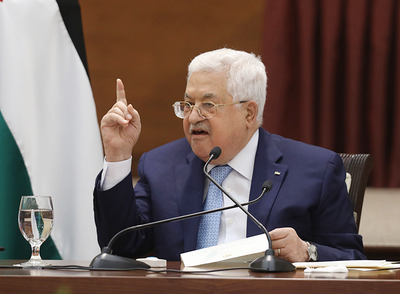 Prezydent Autonomii Palestyskiej, Mahmoud Abbas, nie ma problem z mówieniem administracji Bidena i czonkom Kongresu tego, co lubi sysze, eby wyudza finansow pomoc z USA. Abbas wemie pienidze, a równoczenie jego siy bezpieczestwa bd ciga Palestyczyków, którzy prowadz interesy z ydami. Na zdjciu: Abbas przemawia na posiedzeniu kierownictwa palestyskiego pastwa 19 maja 2020r.