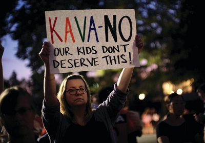Kobieta  protestuje przeciwko Brettowi Kavanaugh. (zdjcie: REUTERS)