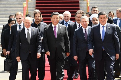Wielka Brytania i Francja staraj si obaskawi trzy mocarstwa, które dzisiaj najbardziej zagraaj wiatu: Iran, Chiny i Rosj. Na zdjciu: azjatycki szczyt w Kirgistanie, 14 czerwca 2019 r., w którym spotkali si m. in. rosyjski prezydent, Wadimir Putin, chiski prezydent, Xi Jinping i iraski prezydent Hassan Rouhani.