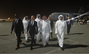 Sekretarz stanu Antony Blinken przybywa do Doha w Katarze 20 sierpnia  2024. Zdjcie: Chuck Kennedy/U.S. State Department.