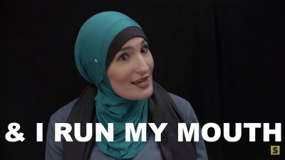 W niedawnym wywiadzie dla MSNBC Linda Sarsour, zwolenniczka Hamasu i Bractwa Muzułmańskiego, powiedziała, że w Stanach Zjednoczonych dokonuje się egzekucji dzieci muzułmańskich [kłamstwo] i że muzułmanom zabrania się praktykowania ich wiary [kłamstwo]. Powyżej: z wywiadu Sarsour dla Seriously.TV<br />