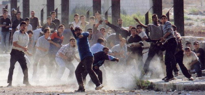 Pierwsza intifada – rzucanie kamieniami