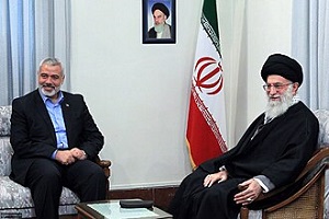 Zlikwidowany niedawno przywódca Hamasu Ismail Hanijja na spotkaniu z ajatollahem Chameneim w 2012 roku. (ródo: Wikipedia)