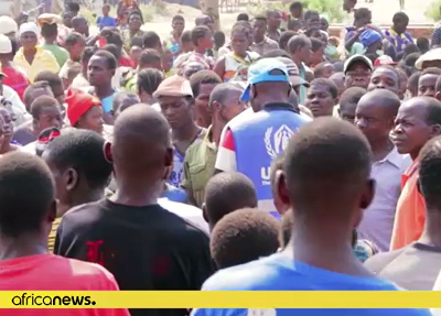 Dżihadyści Al-Szabaab w Cabo Delgado, północnej prowincji Mozambiku, obcinają głowy dzieciom zaledwie 11-letnim. Ta grupa terrorystyczna zabiła ponad 1300 cywilów i wygnała z domów niemal 670 tysięcy ludzi od czasu, kiedy zaczęła ataki w kraju w październiku 2017 roku, informuje Departament Stanu USA. Na zdjęciu: obóz dla uciekinierów (zrzut z ekranu wideo)