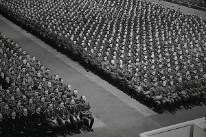 Zdjcie z serii dokumentalnej Netflix: “Hitler and the Nazis: Evil on Trial“ z 5 czerwca 2024 r. Zdjcie: Márton Kállai/Courtesy of Netflix.