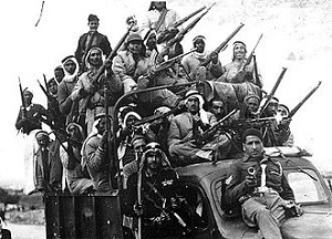 Arabscy ochotnicy jadcy zabija ydów w 1947 roku. (ródo zdjcia: Wikipedia.)