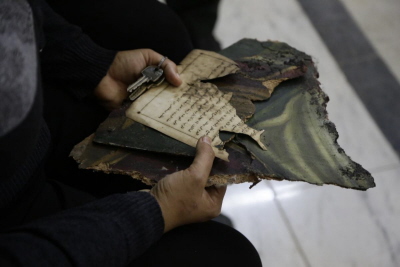 Chrzecijaskie wite ksigi i obrazy zniszczone w kwietniu 2017 r. w zamachu bombowym na koció Tanta 