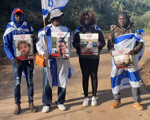 Autor drugi od lewej podczas solidarnociowego marszu z Tel Awiwu do Jerozolimy, grudzie 2023 r.