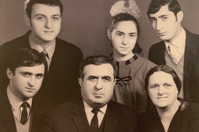 Rodzina Elaszwili przed wyjazdem do Izraela (Z Elashvili Family Passover Hagaddah)