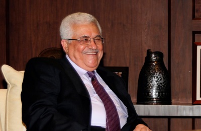 Trudno usprawiedliwić obojętność przywódców palestyńskich wobec własnej ludności. Jak ukazały się najnowsze raporty z Syrii, 82 Palestyńczyków zmarło w 2018 r. w wyniku tortur w syryjskich więzieniach rządowych, prezydent Autonomii Palestyńskiej Mahmoud Abbas był w Kairze, zabawiając się w towarzystwie słynnych egipskich aktorów i aktorek. Na zdjęciu: Mahmoud Abbas. (Zdjecie: Omar Rashidi/PPO via Getty Images)